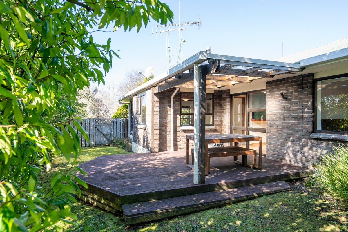 3 Marlowe Drive, Leamington, Cambridge - Carousel 1
