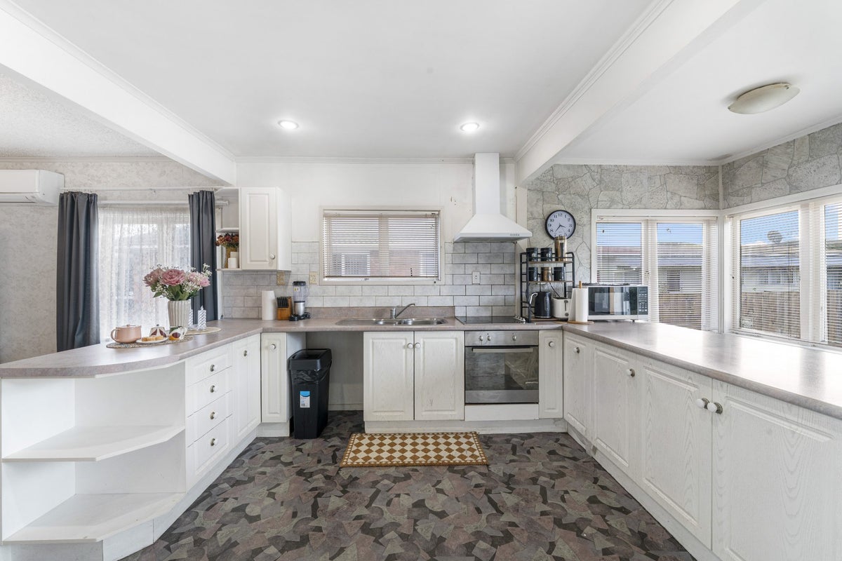 28 Atkinson Avenue, Papatoetoe, Auckland - Carousel 2