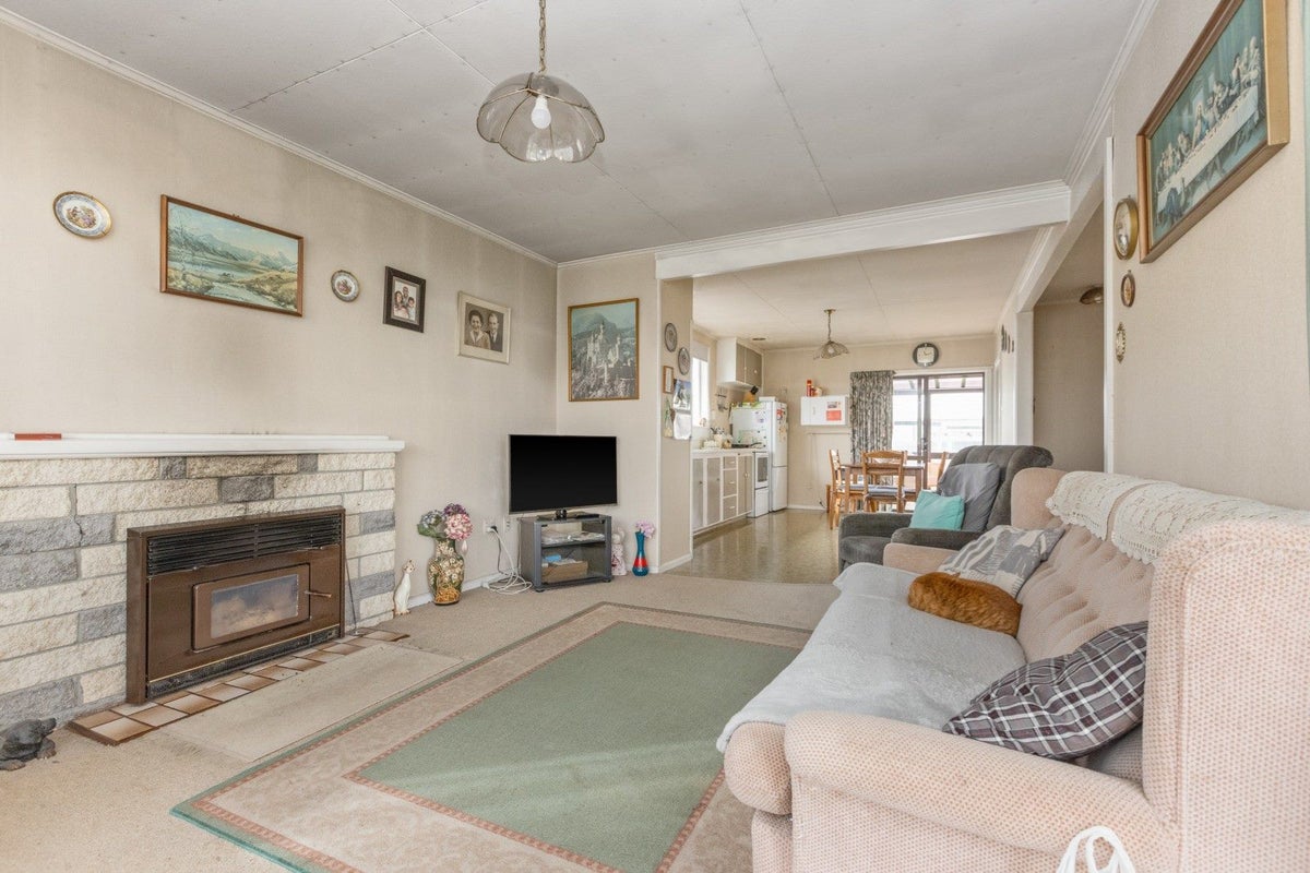 441 Dalcross Street, Mayfair, Hastings - Carousel 2