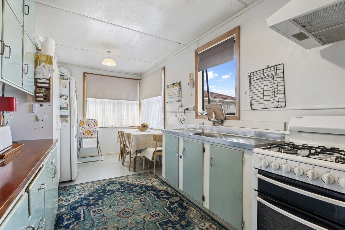 102 Chingford Close, Mangere, Auckland - Carousel 2