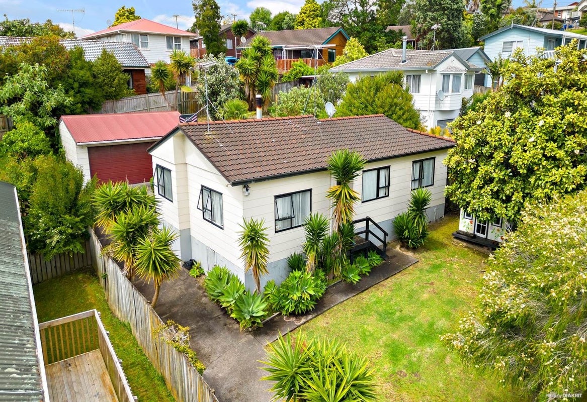 12 Kearney Place, Massey, Auckland - Carousel 1