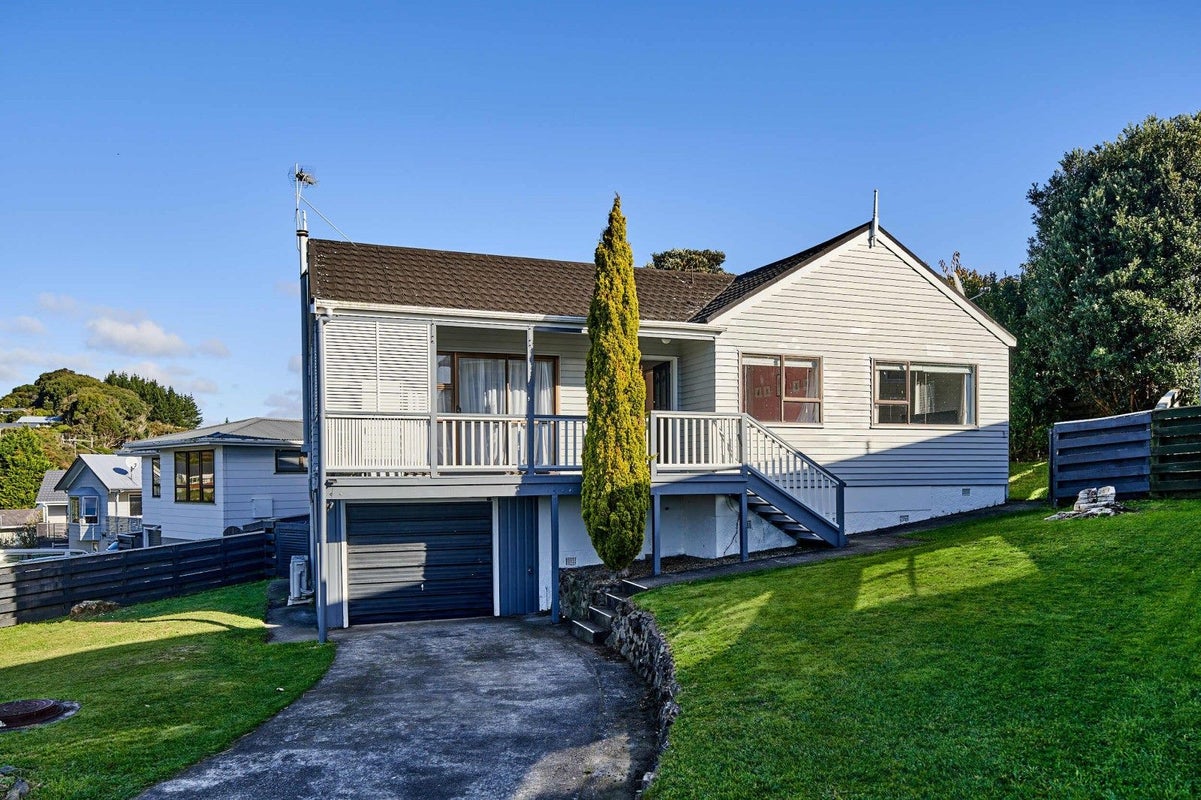22 Thimble Lane, Whitby, Porirua - Carousel 1