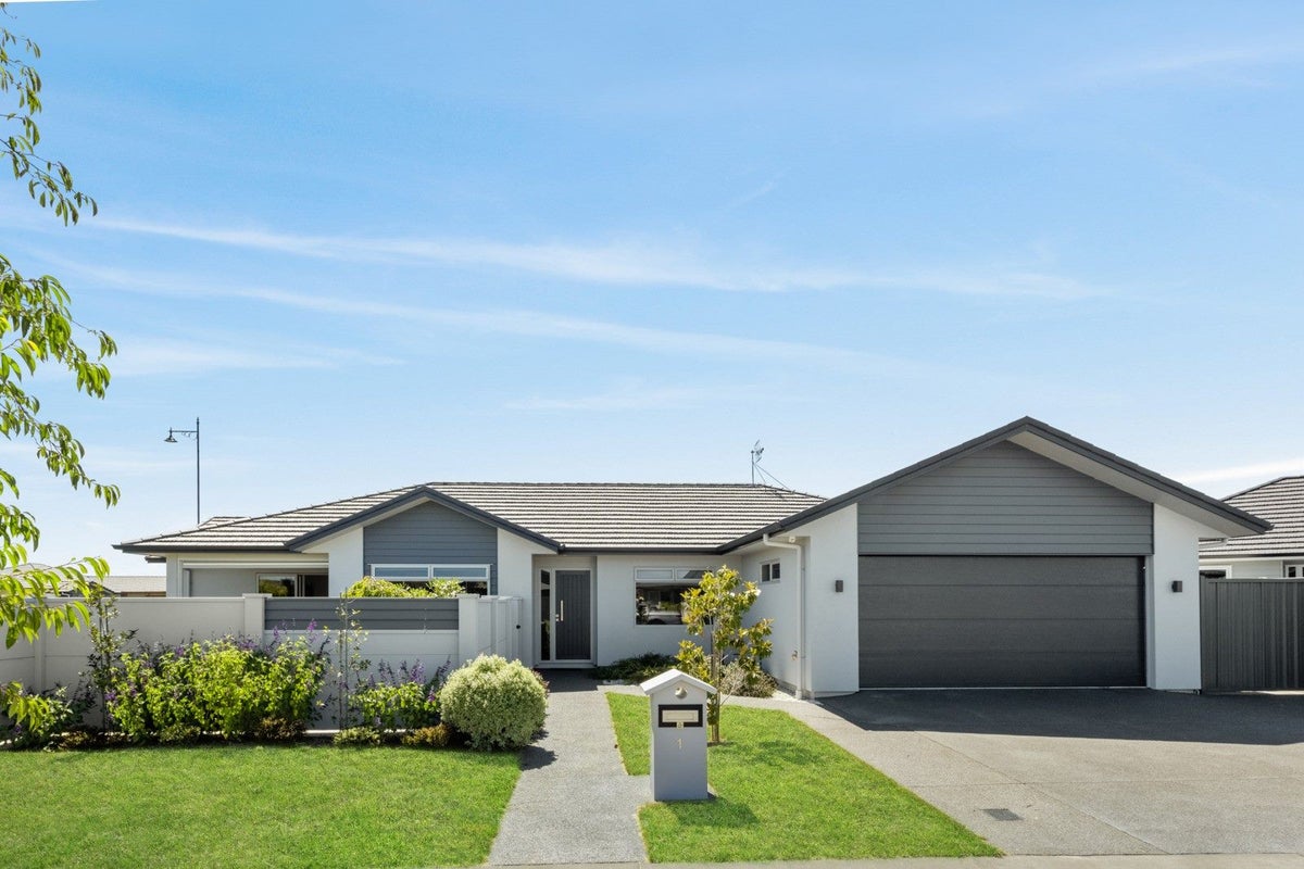 1 Benmore Place, Poraiti, Napier - Carousel 1