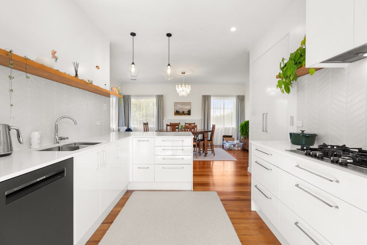 38 Windsor Road, Maeroa, Hamilton - Carousel 2