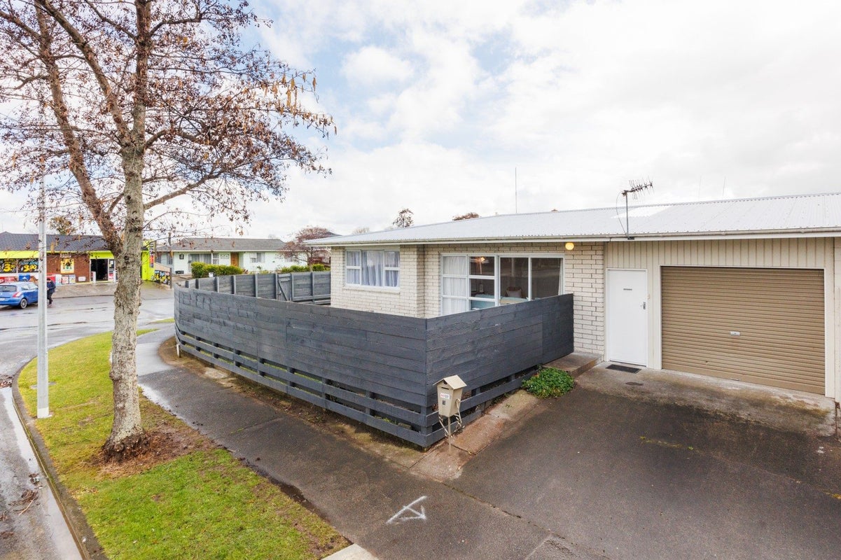 1 Abraham Crescent, Milson, Palmerston North - Carousel 1