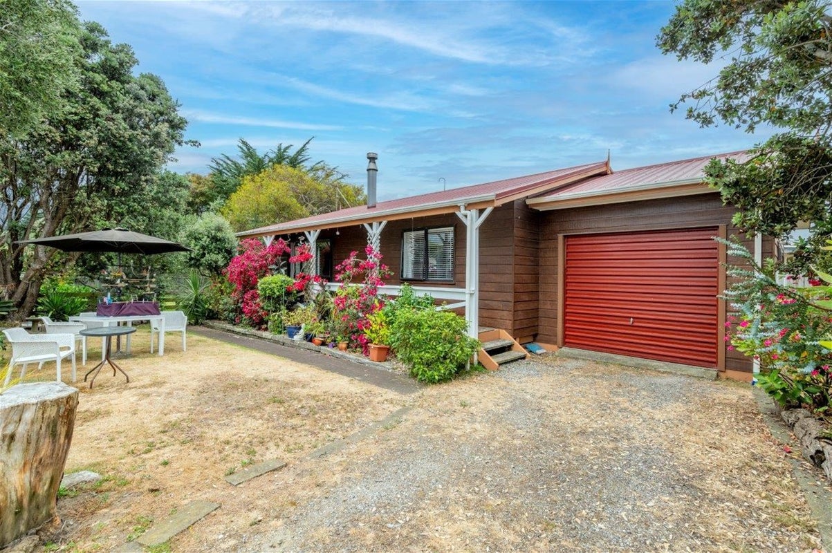 30B Rangihiroa Street, Waikanae Beach, Waikanae - Carousel 1
