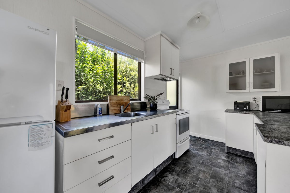 52 Pembroke Street, Westown, New Plymouth, Taranaki - Carousel 2