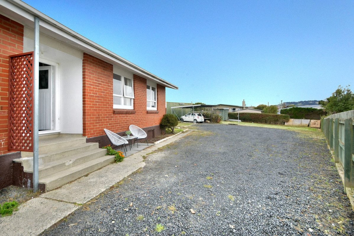 24 Lock Street, Saint Clair, Dunedin - Carousel 12