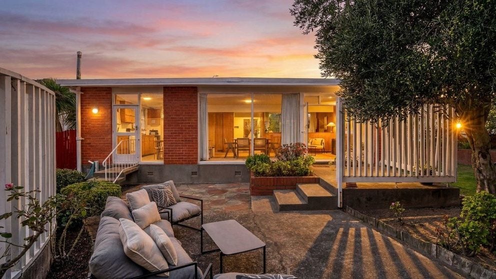 527 Broadway, Strathmore Park, Wellington - Carousel 1