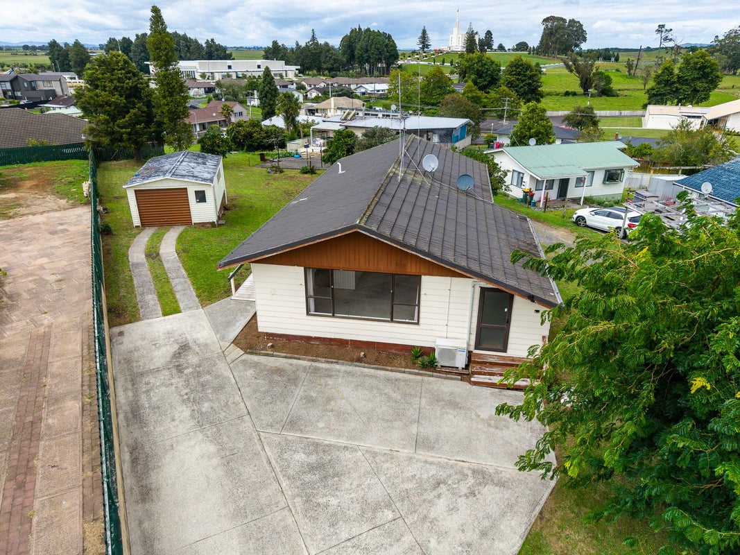 16 Cowley Drive, Temple View, Hamilton - Carousel 1