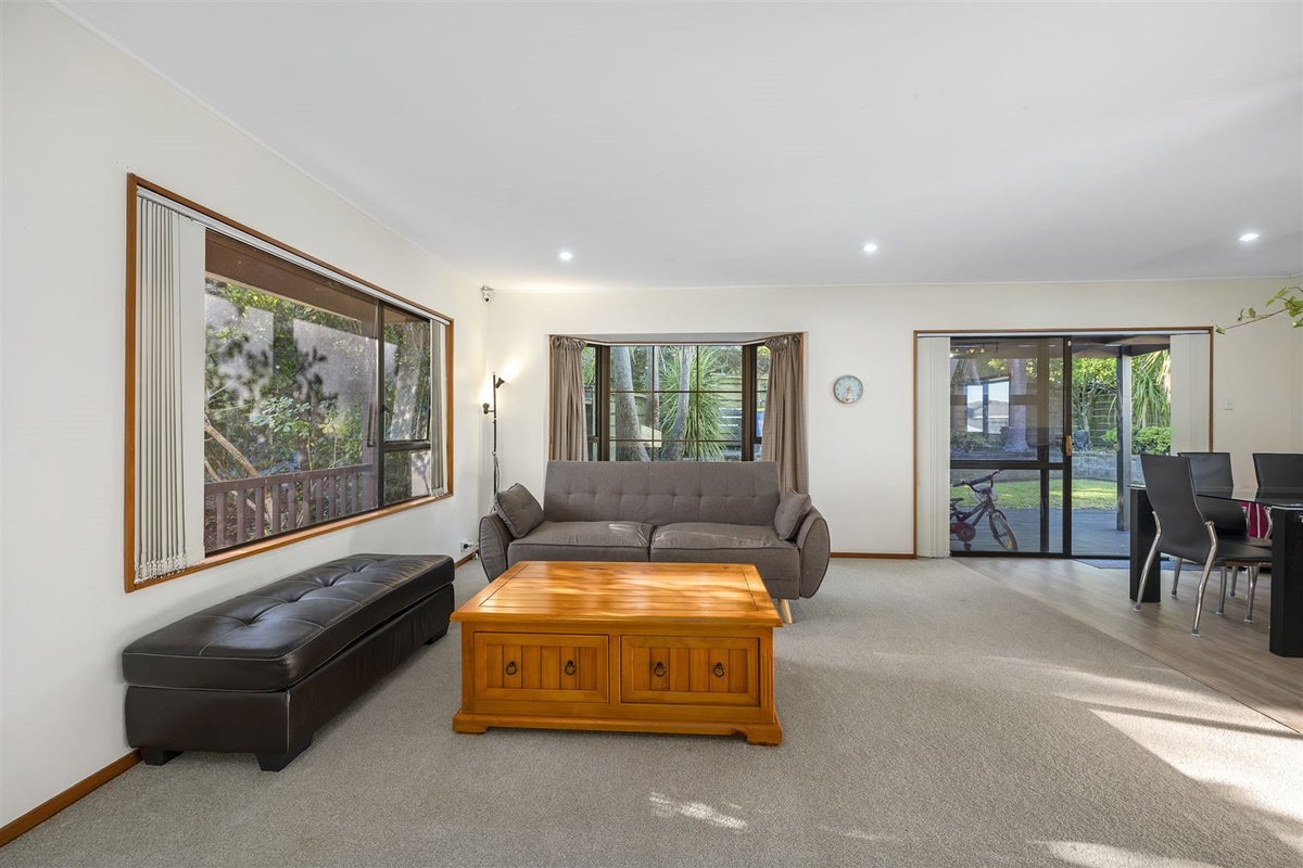 3/43 Chivalry Road, Glenfield, Auckland - Carousel 1