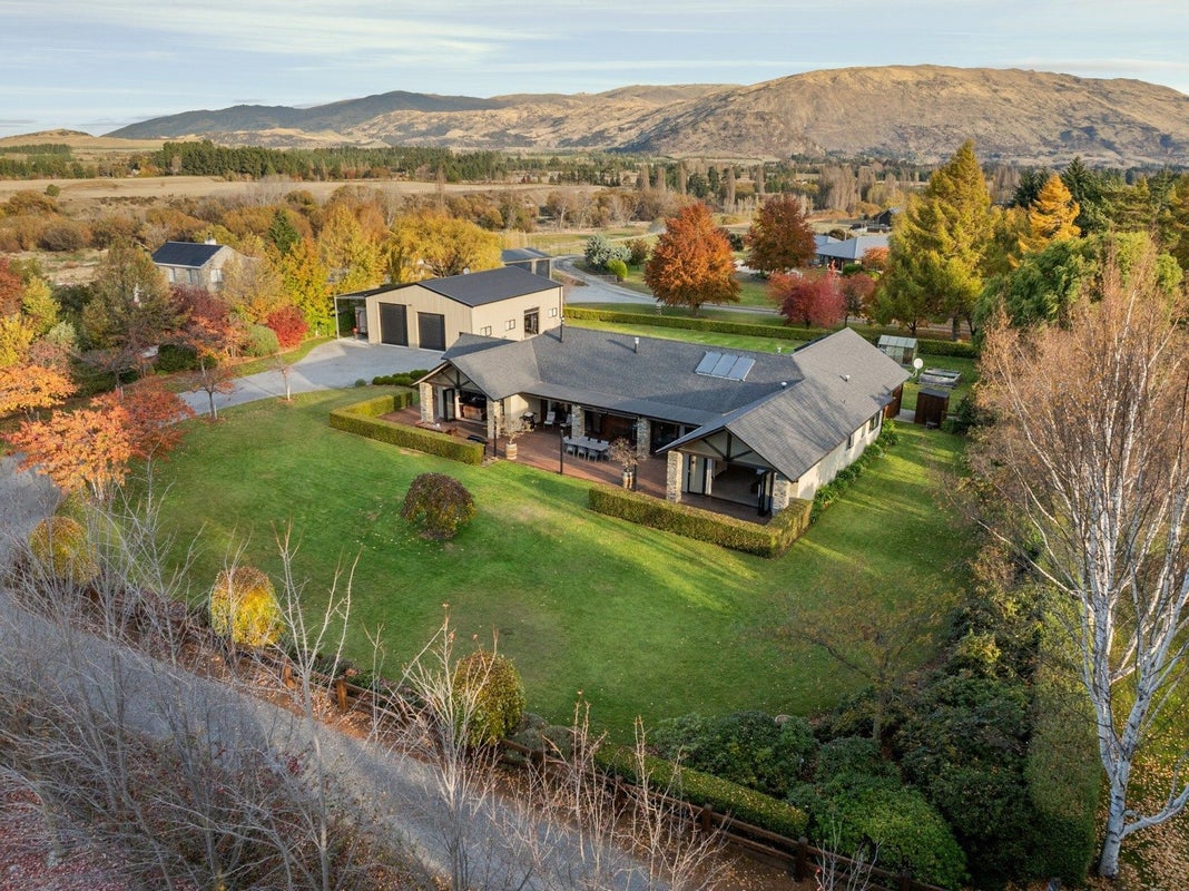 6 Sandys Lane, Albert Town, Wanaka - Carousel 1