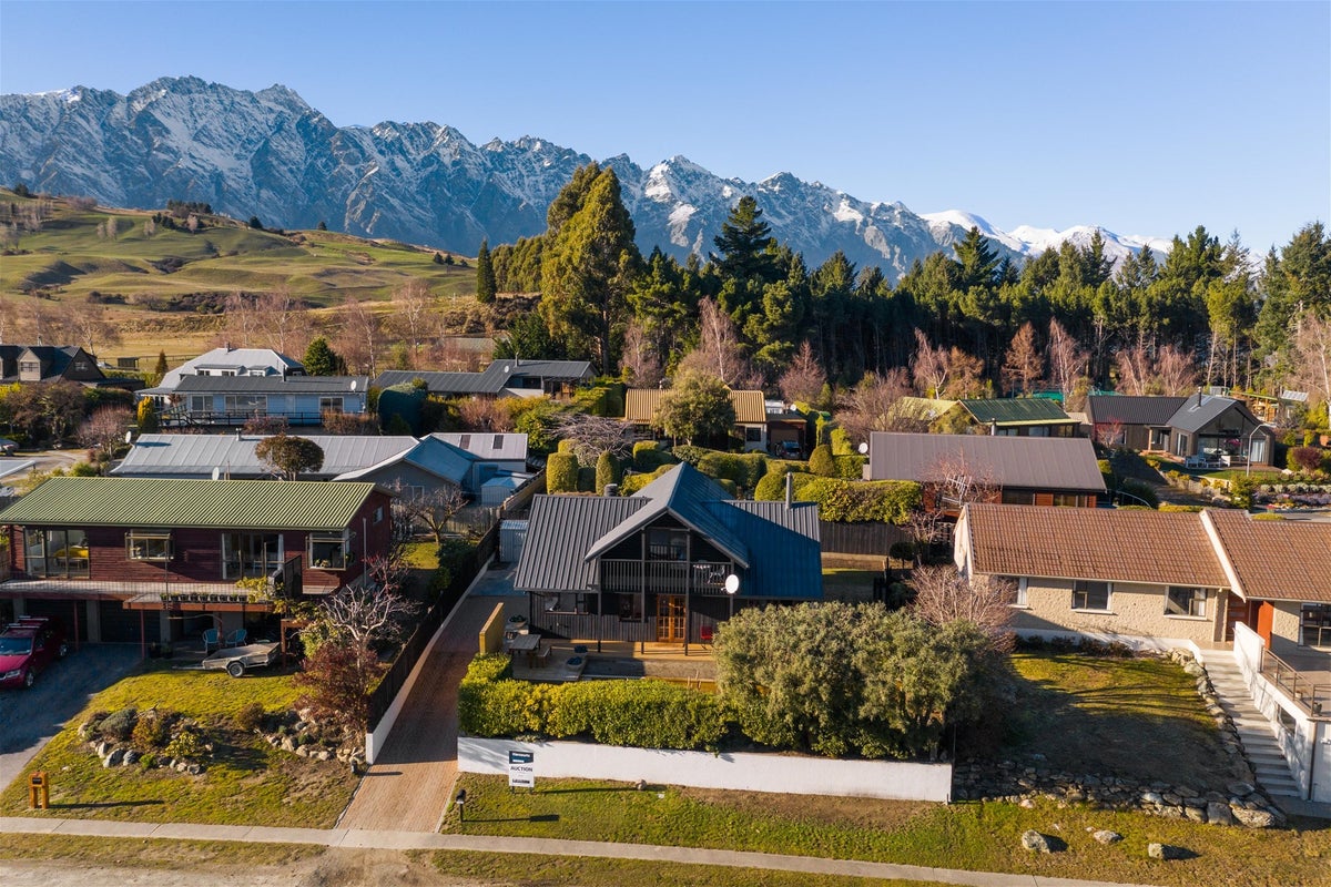 15 Oregon Drive, Kelvin Heights, Queenstown - Carousel 20