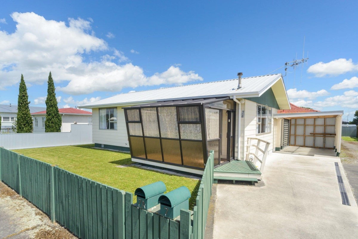 7 Seaforth Avenue, Milson, Palmerston North - Carousel 2
