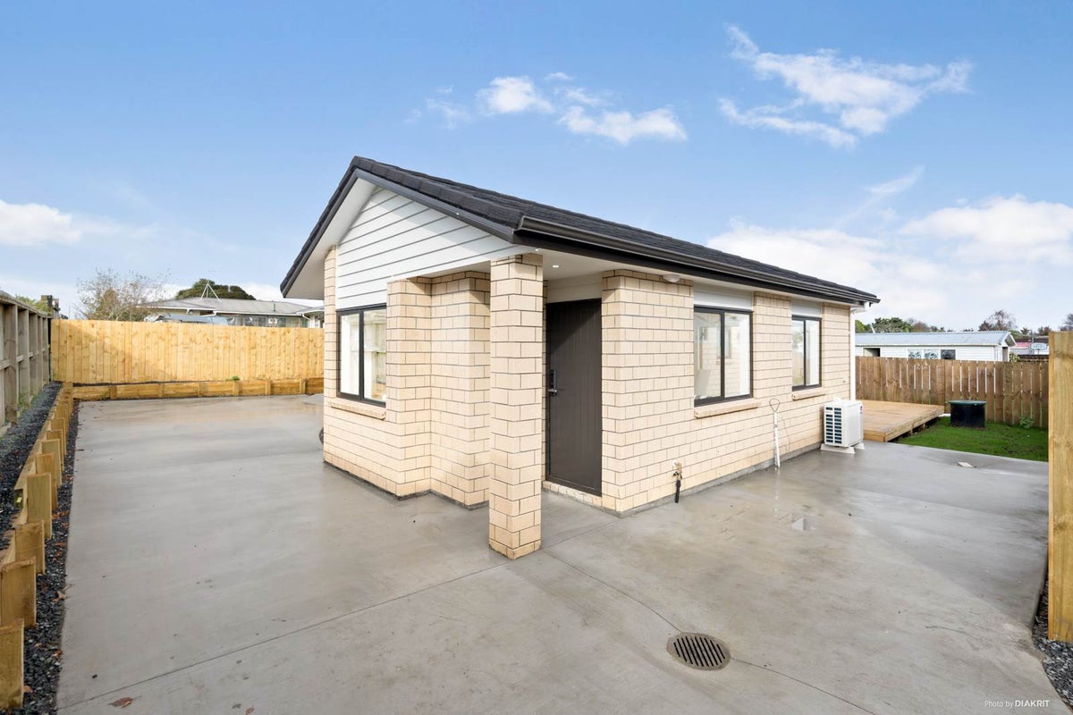 20A Tairere Crescent, Rosehill, Papakura - Carousel 2