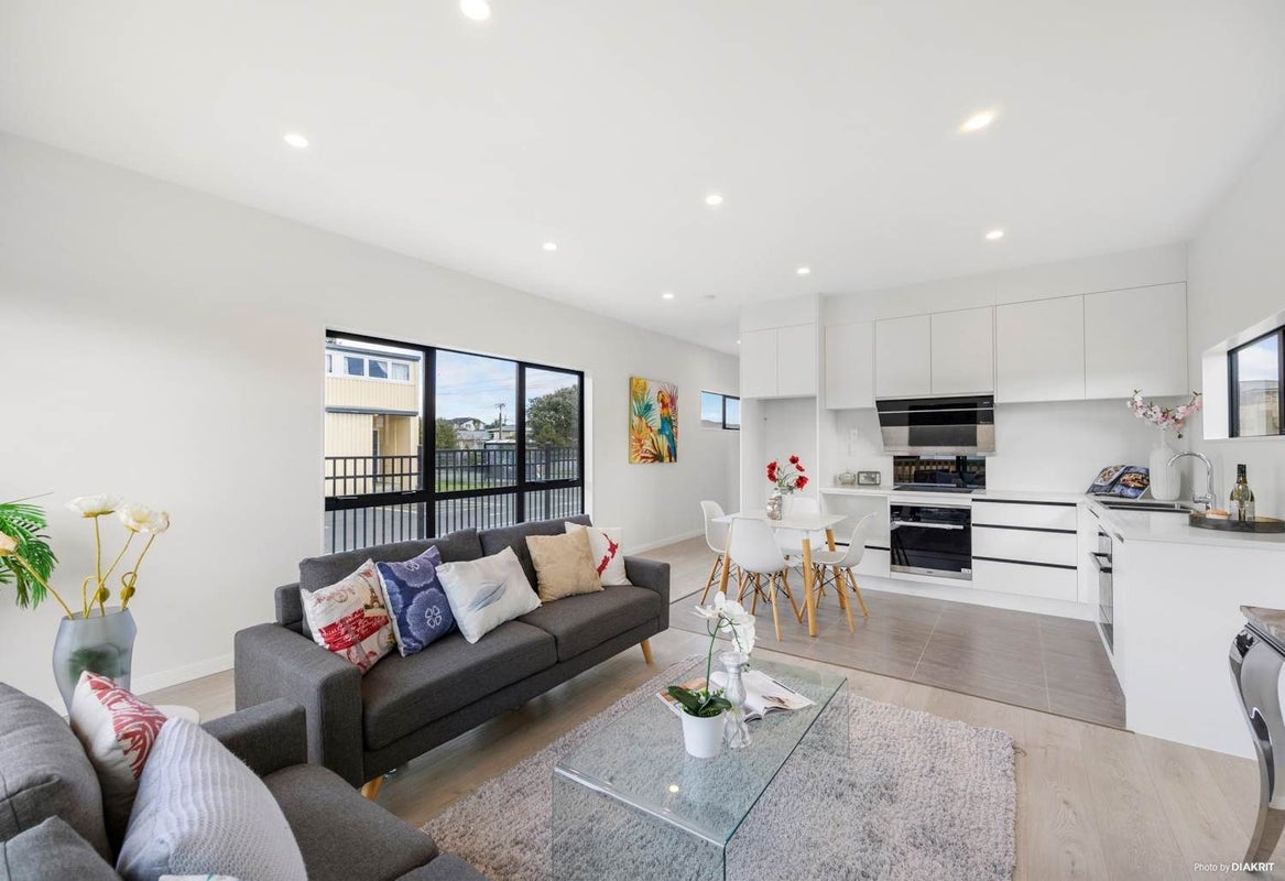 63A Flanshaw Road, Te Atatu South, Auckland - Carousel 2