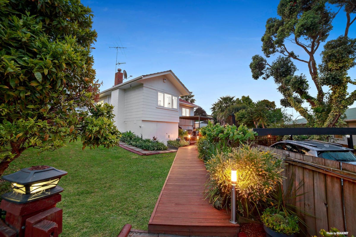 22 Meadowood Drive, Unsworth Heights, Auckland - Carousel 2