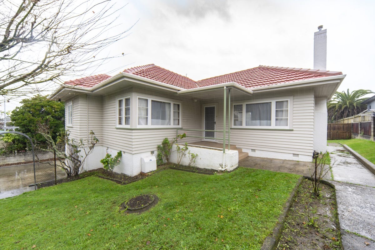 3 Ridout Street, Maeroa, Hamilton - Carousel 1