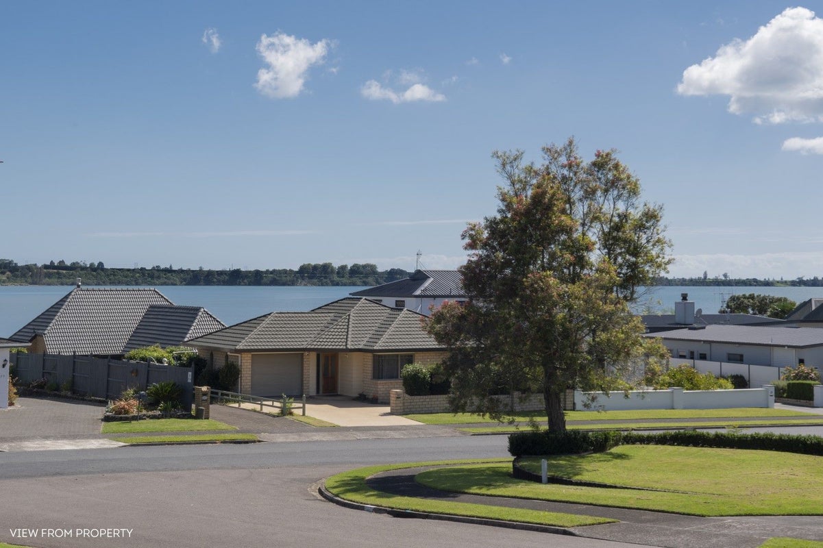 2A Johnston Place, Welcome Bay, Tauranga - Carousel 1