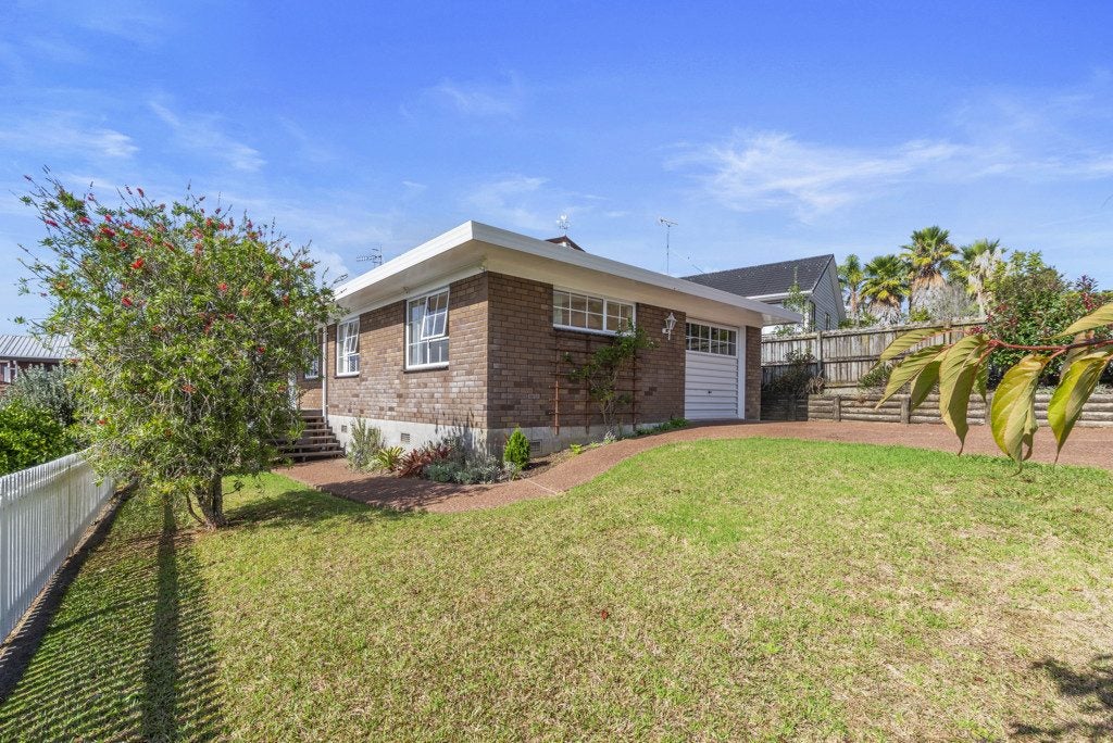33 White Heron Drive, Massey, Auckland - Carousel 1