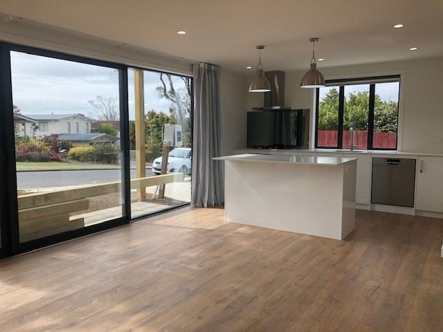 31A Knightsbridge Drive, Forrest Hill, Auckland - Carousel 1