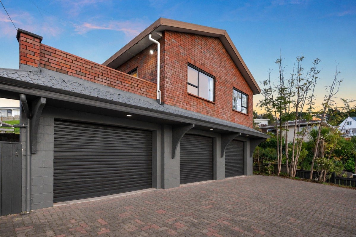 9 Pohutukawa Avenue, Red Beach, Whangaparaoa - Carousel 1