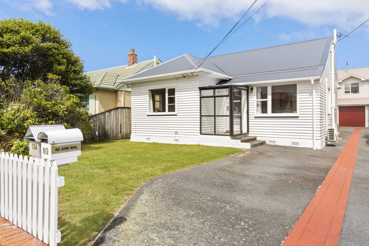 10 Fife Lane, Miramar, Wellington - Carousel 1