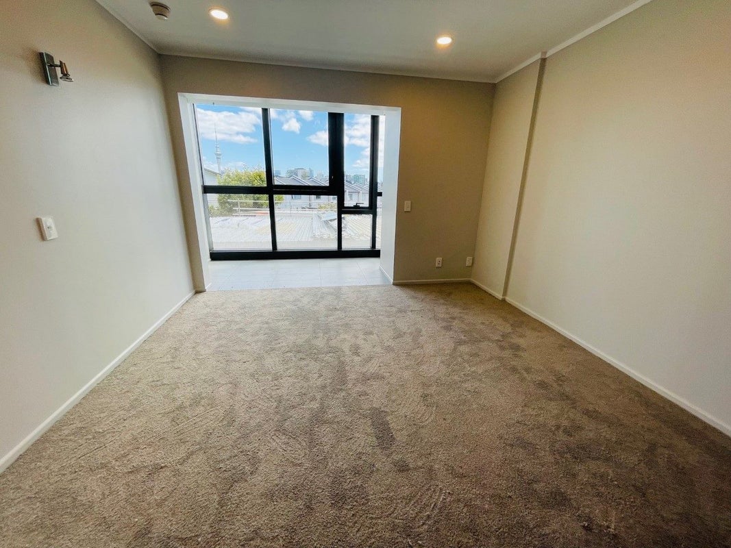 1R/16 Burton Street, Grafton, Auckland - Carousel 1