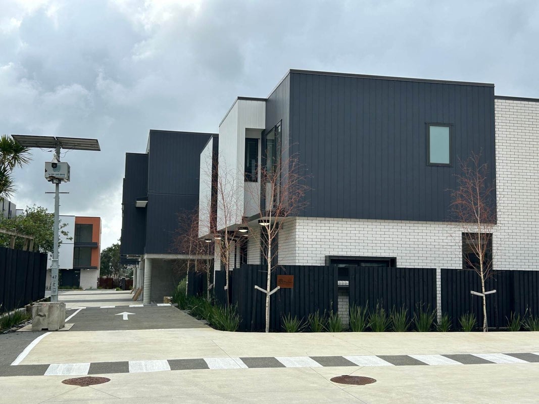 5/3 Treasure Lane, TE ATATU SOUTH, AUCKLAND - Carousel 1