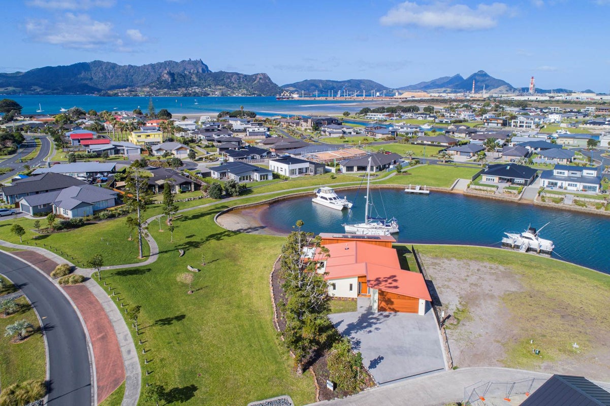 17 Stace Hopper Drive, One Tree Point - Carousel 2