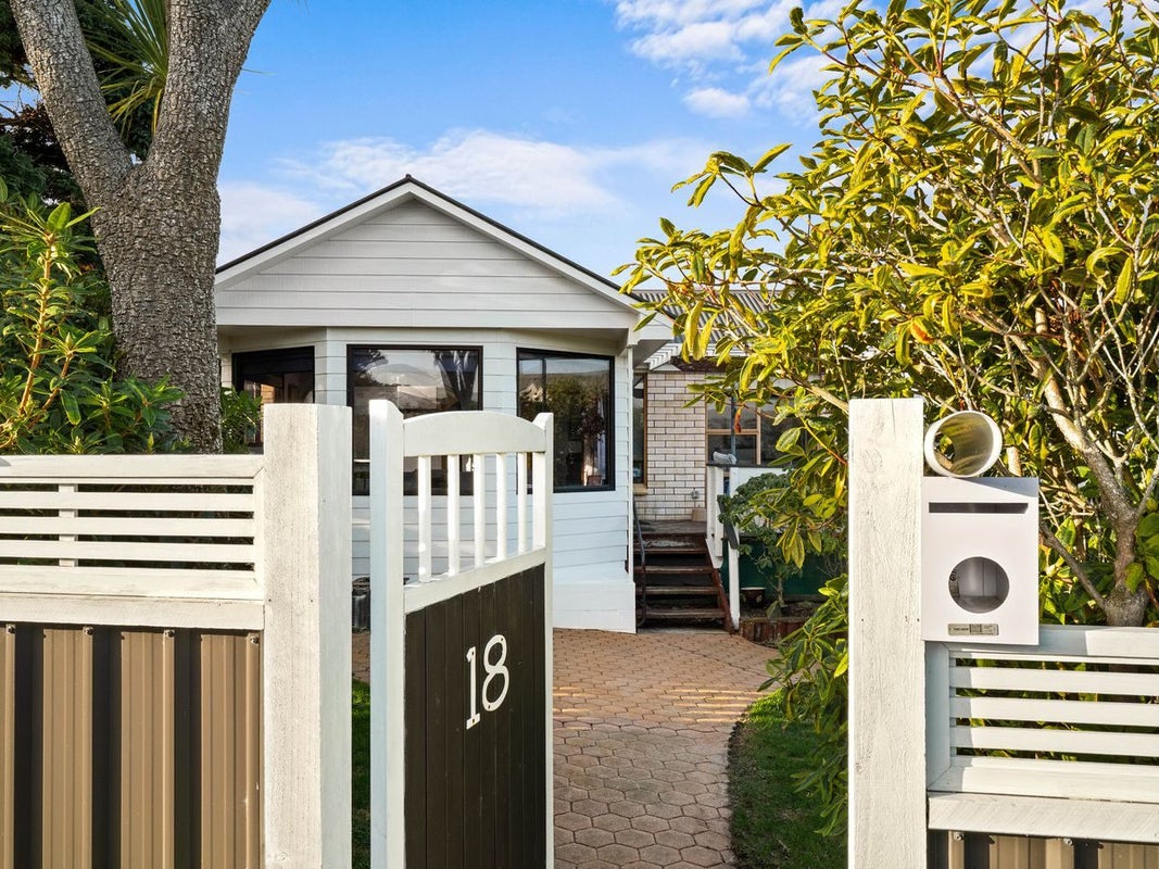18 Murano Street, Waverley, Dunedin - Carousel 1