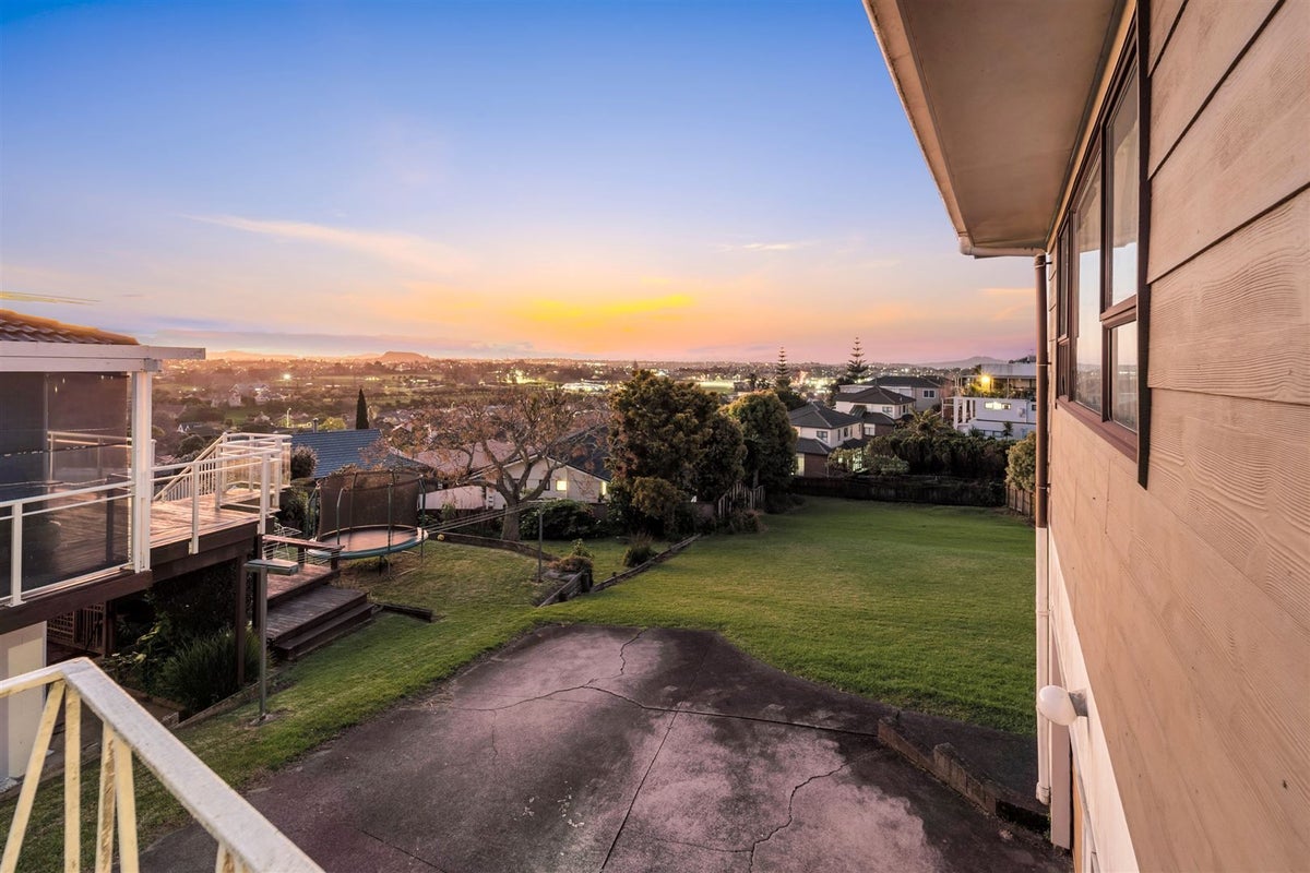 17A Gwenand Place, Botany Downs, Auckland - Carousel 20