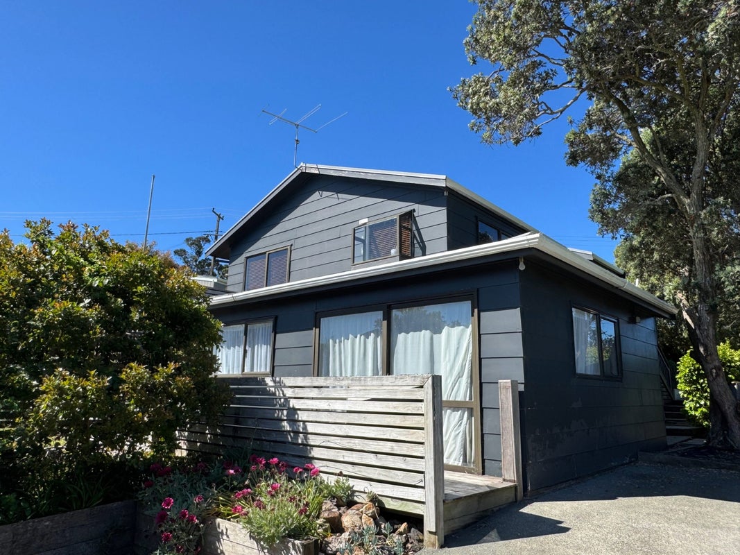 18 Alison Road, Surfdale, Waiheke Island - Carousel 1