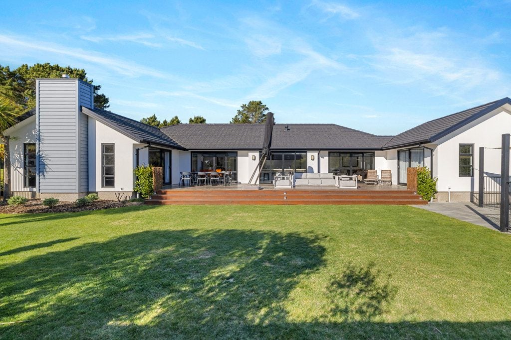 30 Hemingway Place, Spencerville, Christchurch - Carousel 1