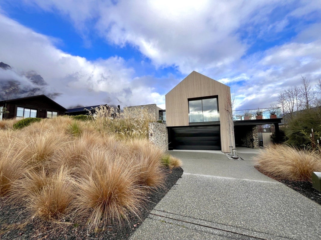 20 McKellar Drive, Jacks Point, Queenstown - Carousel 1