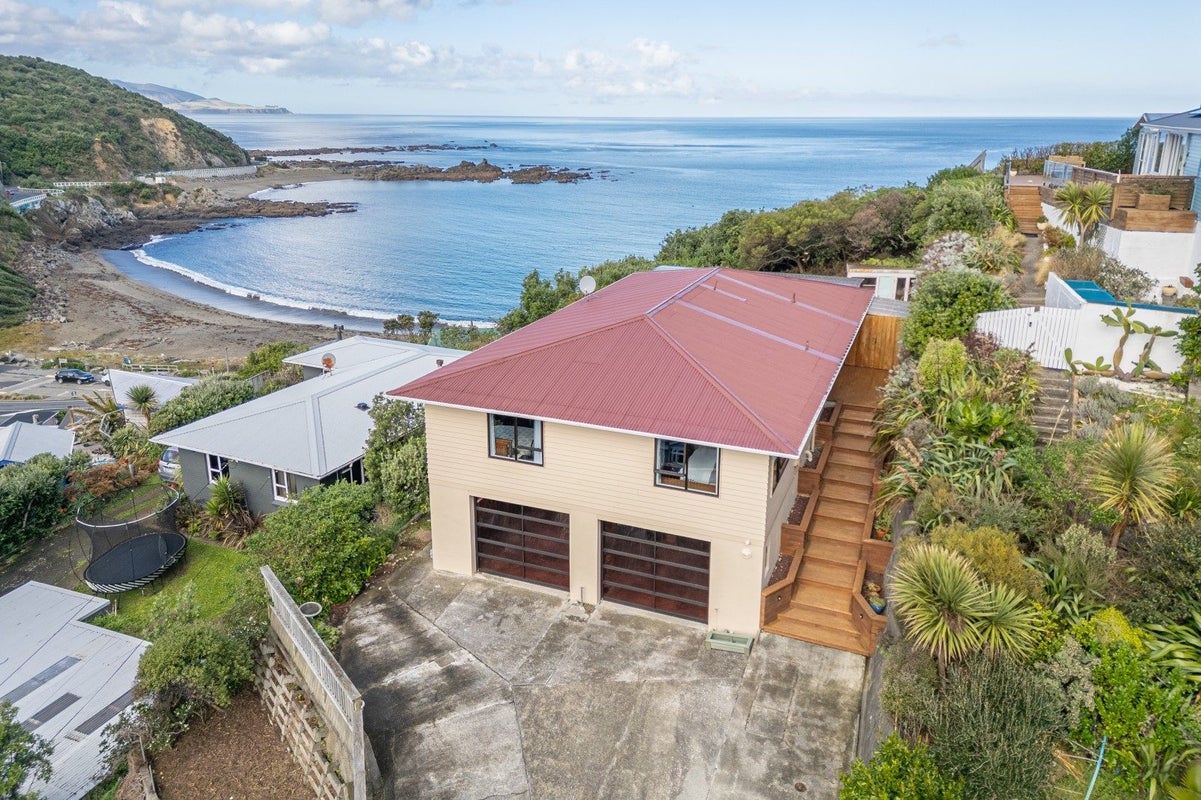 19C Cave Road, Houghton Bay, Wellington - Carousel 1