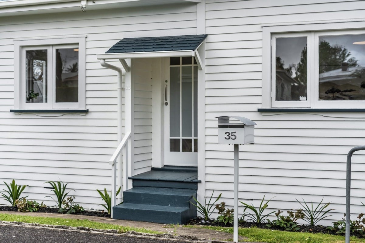 35 Premier Avenue, Point Chevalier, Auckland - Carousel 31