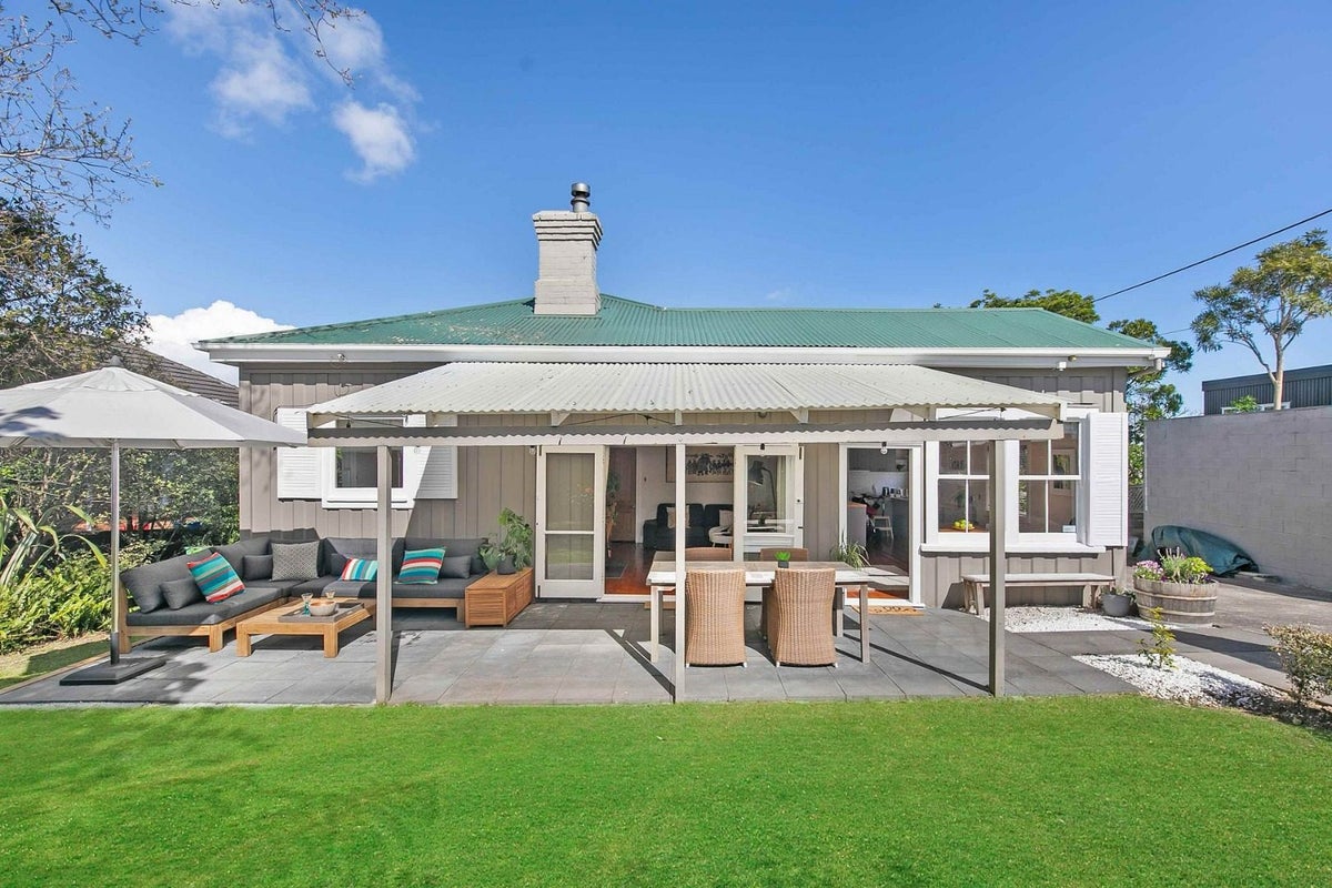 229 Eskdale Road, Birkenhead, Auckland - Carousel 2