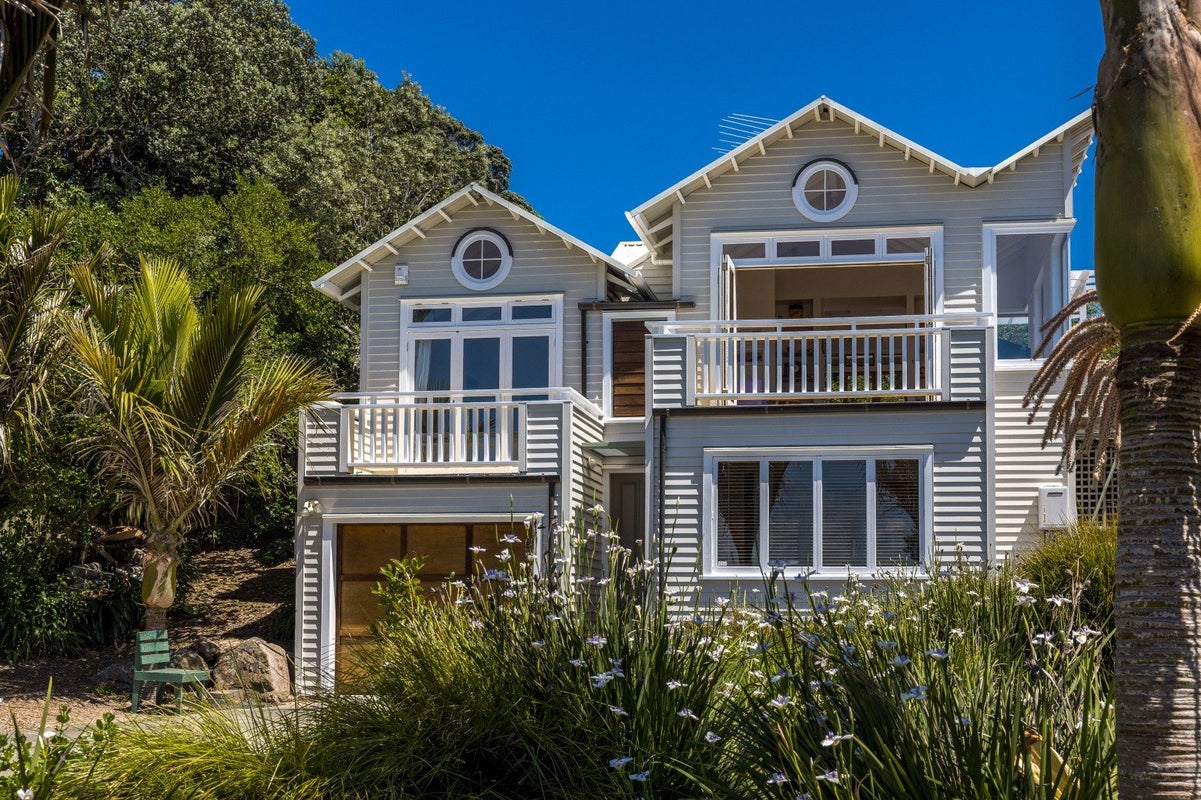 27 Korora Road, Oneroa, Waiheke Island - Carousel 1