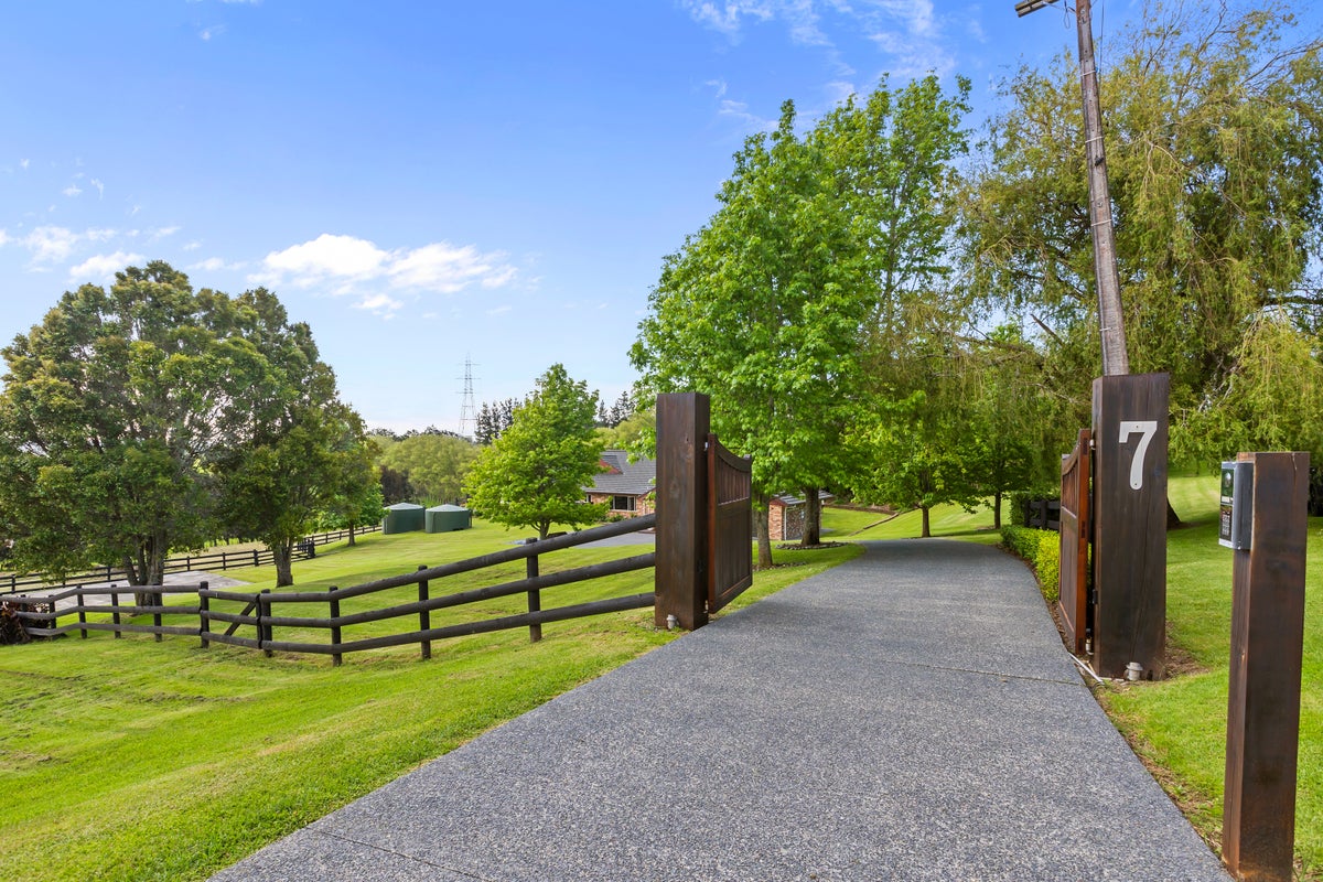 7 Ashwood Avenue, Albany - Carousel 2