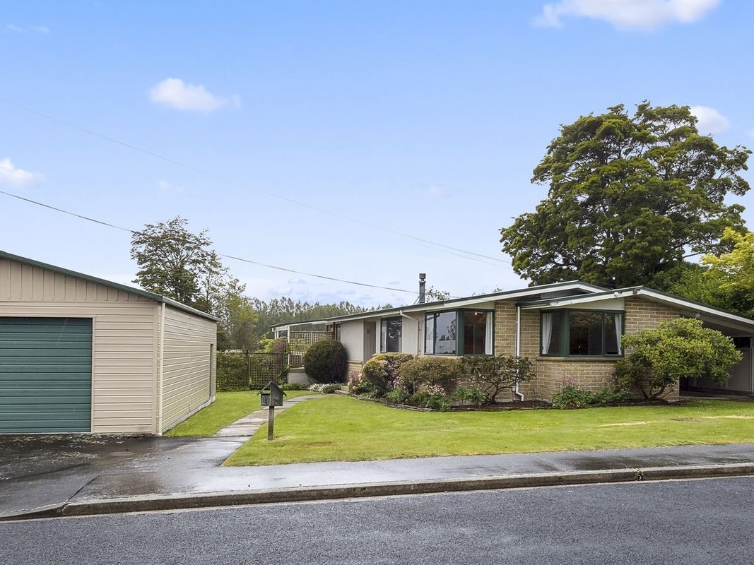 12 Elizabeth Avenue, East Taieri, Mosgiel - Carousel 23