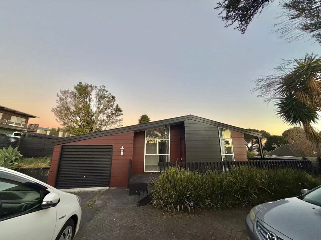 69 Redoubt Road, Goodwood Heights, Auckland - Carousel 1