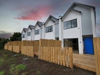 1/10 Rimu Street, New Lynn, Auckland - Carousel 1