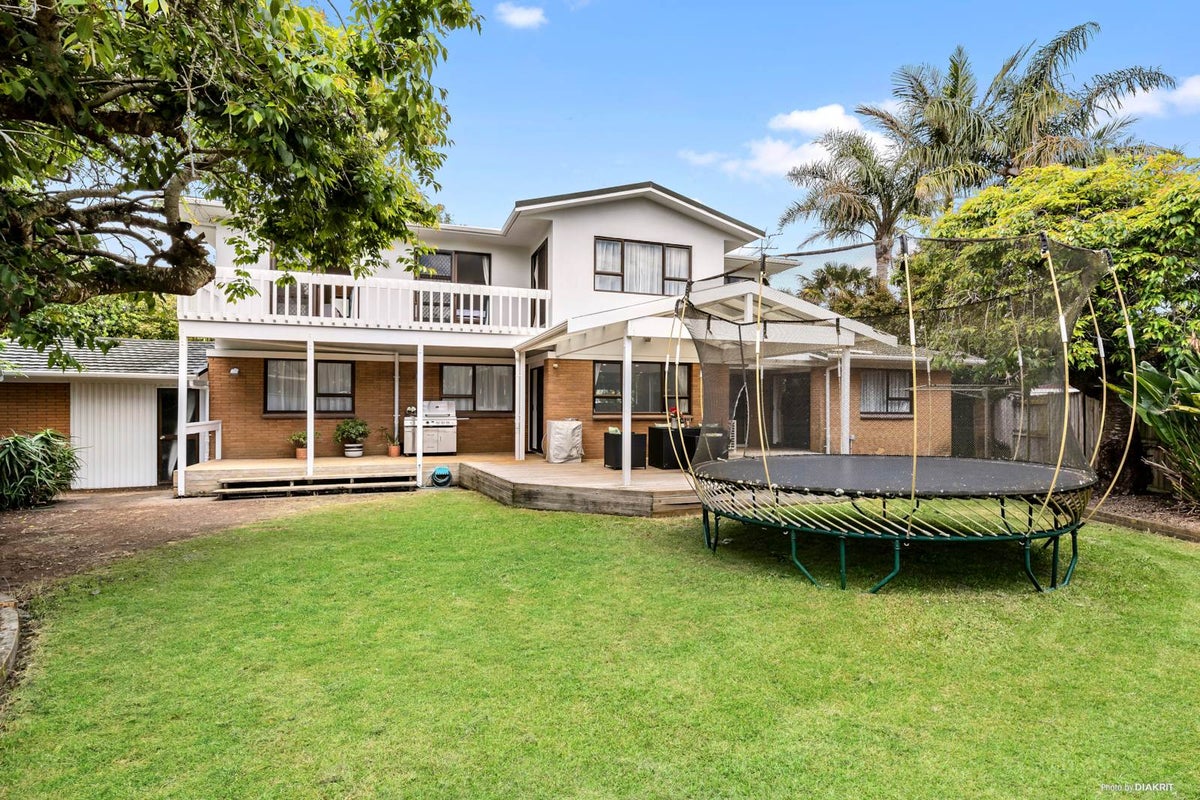 4 Bacardi Place, Conifer Grove, Takanini - Carousel 1