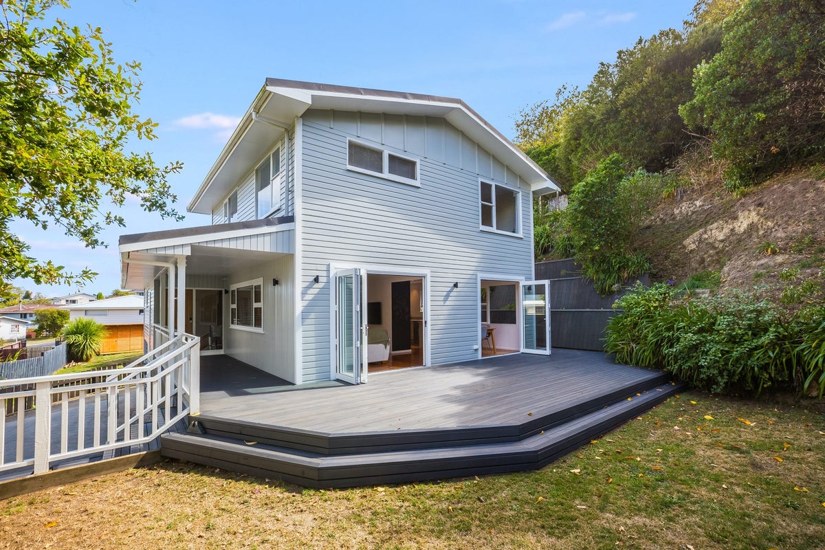 5 Spey Place, Papakowhai, Porirua - Carousel 1