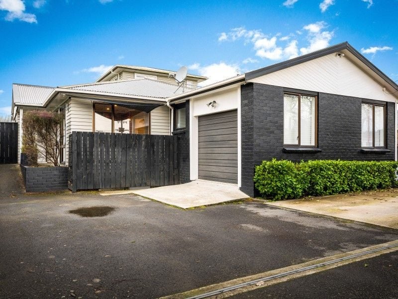 10 Whitley Avenue, Ebdentown, Upper Hutt - Carousel 1