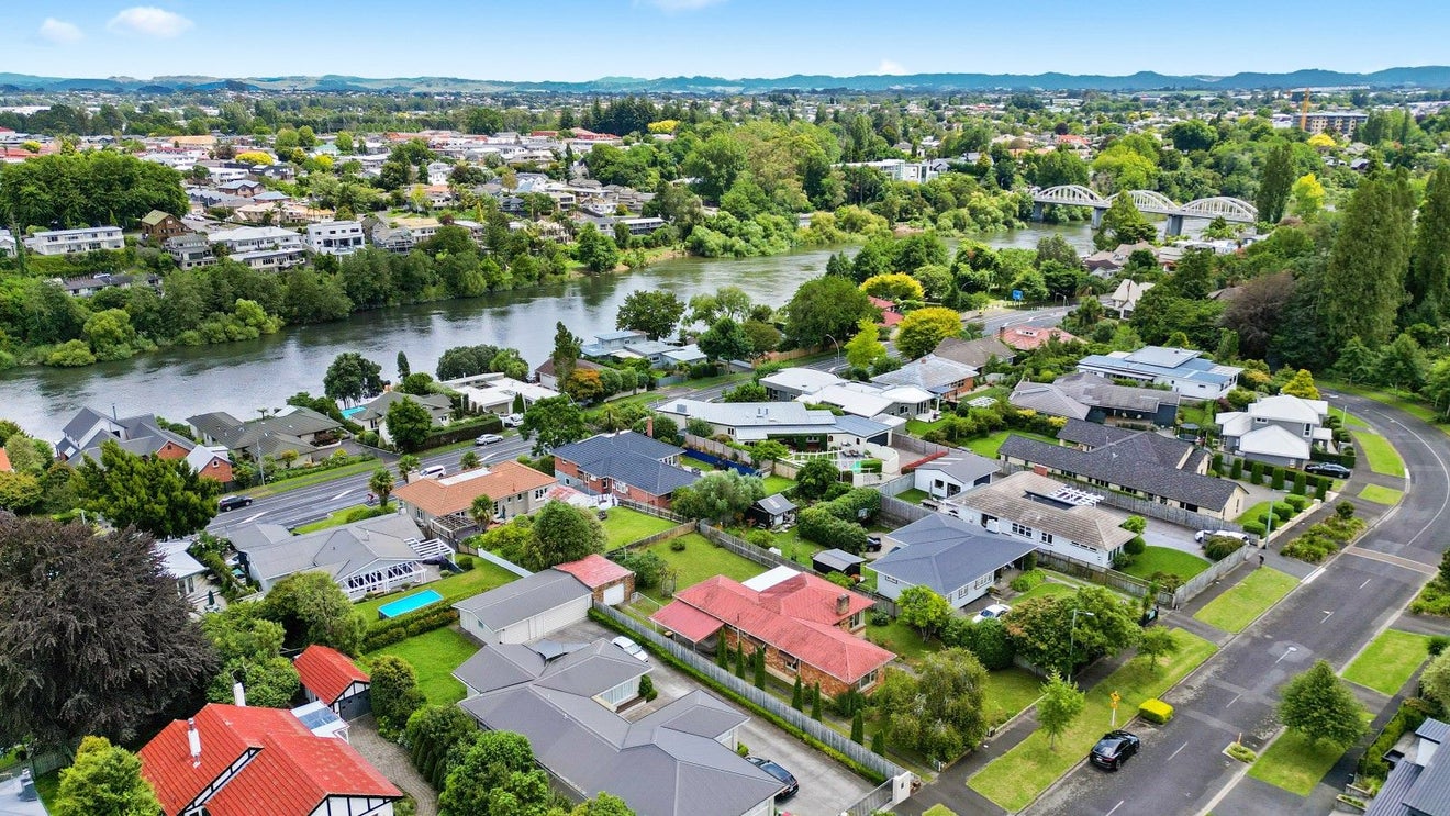 17 Riverview Terrace, Fairfield, Hamilton - Carousel 1