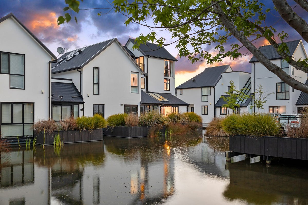 7/140 Office Road, Merivale, Christchurch - Carousel 1