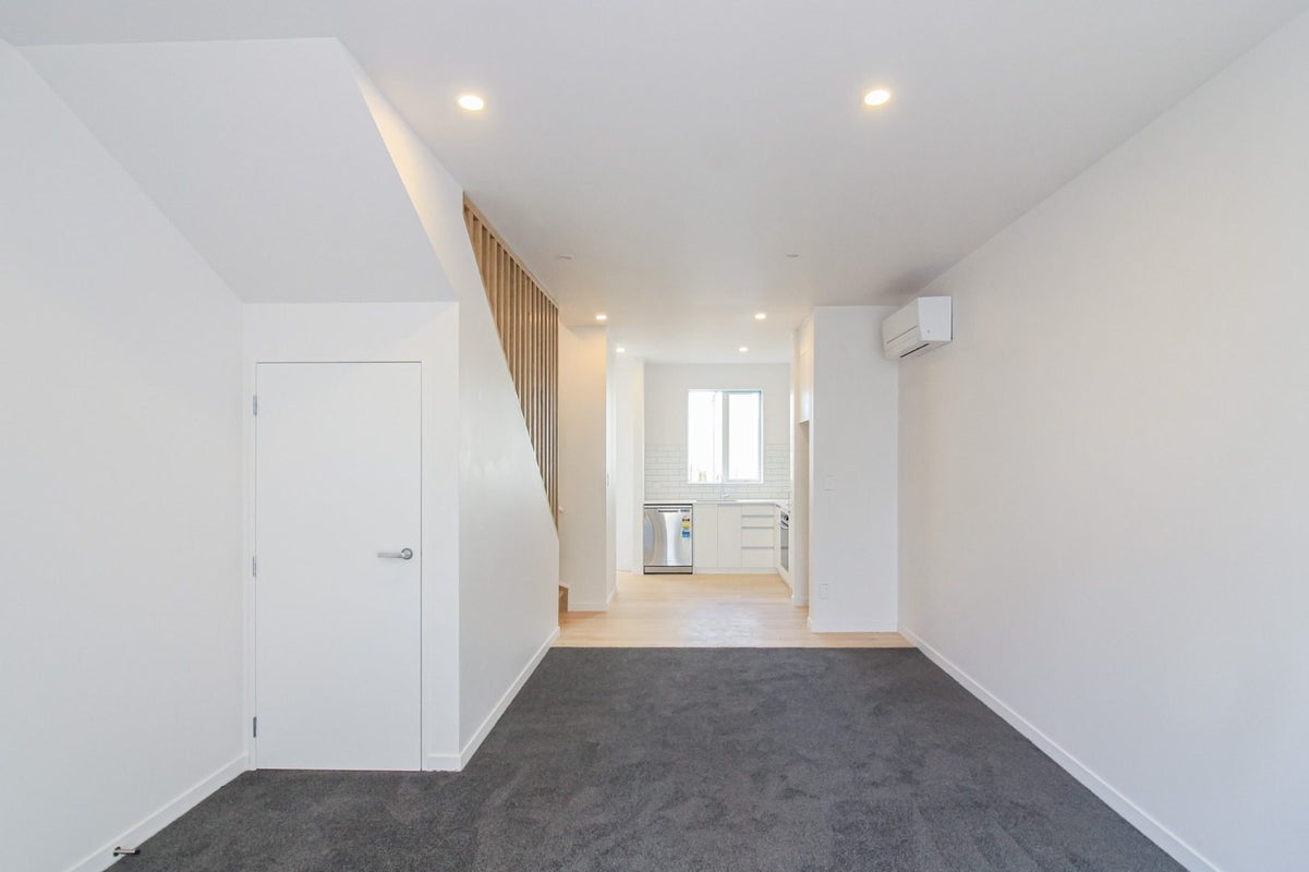 3/30 Pirie Street, Mount Victoria, Wellington - Carousel 1