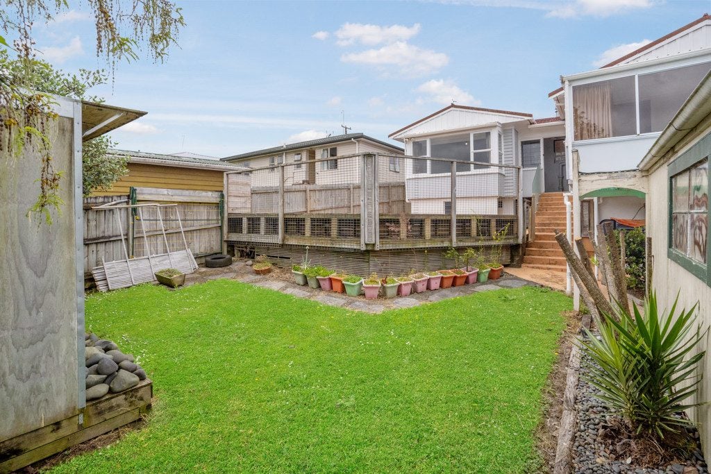 9 Blease Street, New Lynn, Auckland - Carousel 2